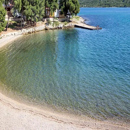 Mira Apartment Pirovac