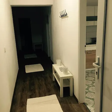 Mira Apartment Pirovac