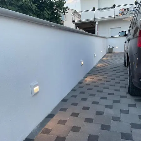 Mira Apartment *